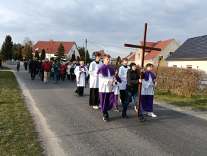 Droga Krzyżowa ulicami wsi