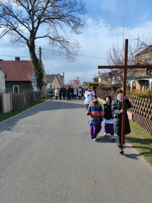 Droga Krzyżowa ulicami wsi